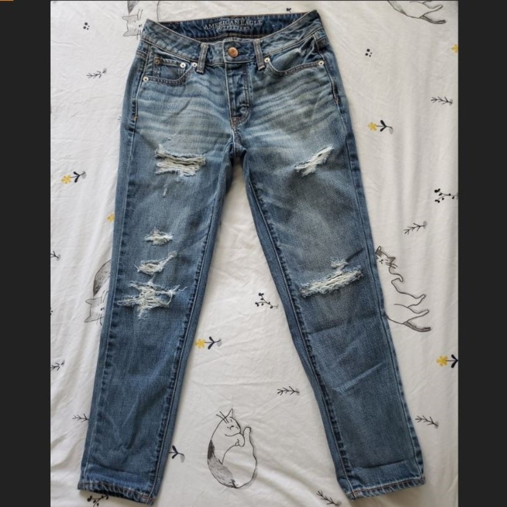 American Eagle Boy Crop Distressed Jeans